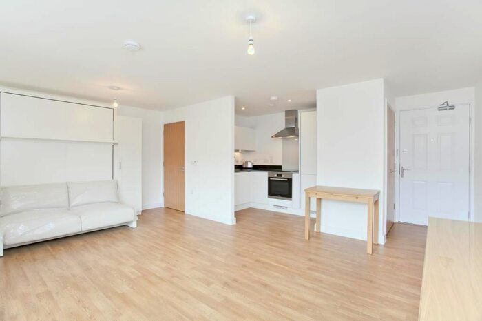 Studio To Rent In Mildmay Avenue, London N1