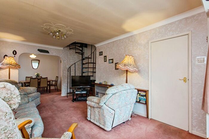 2 Bedroom Bungalow For Sale In Highfield Avenue, Farington, Leyland, Lancashire, PR25