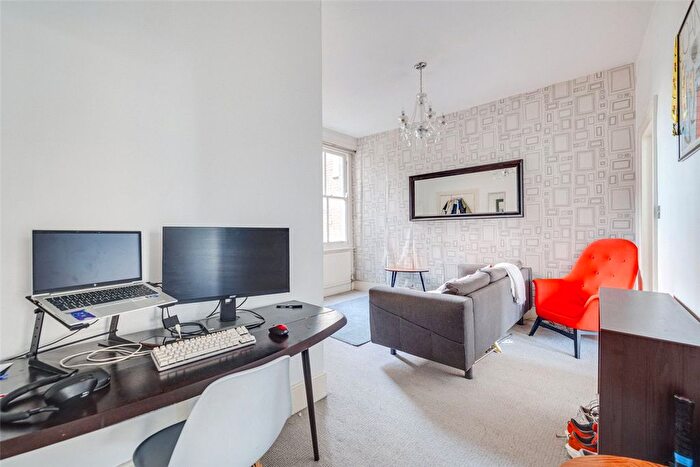 2 Bedroom Flat To Rent In Fulham Road, London, SW6