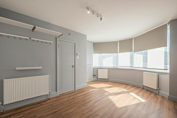 Studio To Rent In Hodford Road, London, NW11