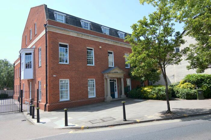 1 Bedroom Flat To Rent In Broad Street, Wokingham, RG40