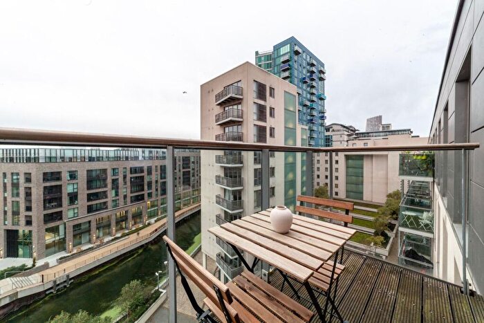 2 Bedroom Apartment To Rent In High Street, London, E15