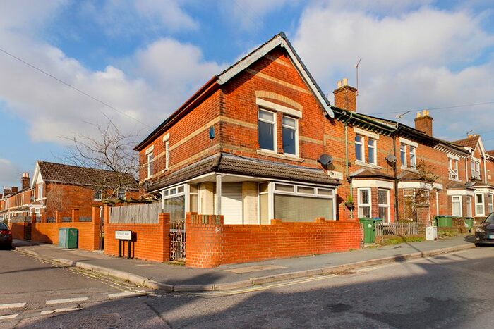 3 Bedroom Semi-Detached House To Rent In Foundry Lane, Southampton, Hampshire SO15