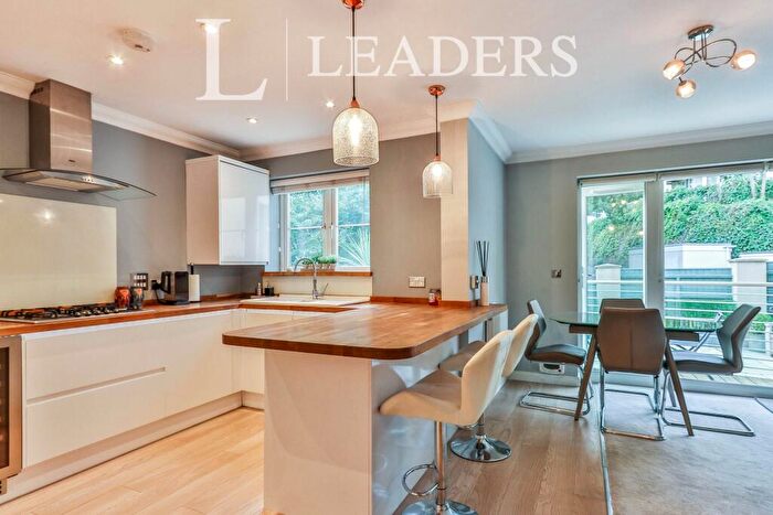 2 Bedroom Flat To Rent In Windsor Road, Poole, BH14