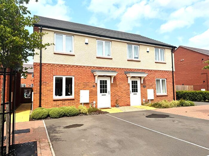 3 Bedroom Semi-Detached House For Sale In Draper Close, Radcliffe On Trent, NG12