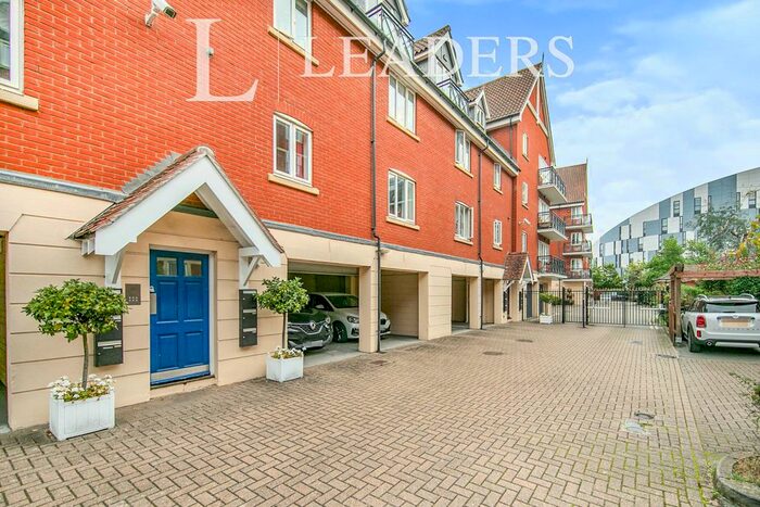 2 Bedroom Flat To Rent In Neptune Square, Ipswich, IP4