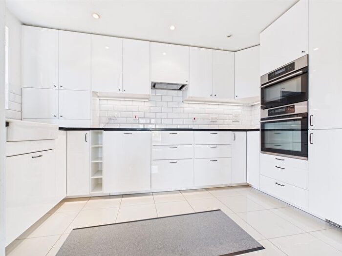 4 Bedroom Flat To Rent In St Marys Island, Chatham Maritime, ME4