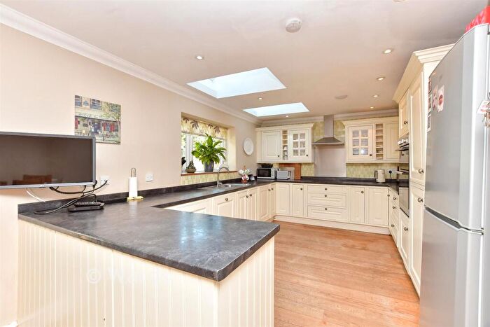 3 Bedroom Semi-Detached House For Sale In Lower Hartlip Road, Hartlip, Sittingbourne, Kent, ME9