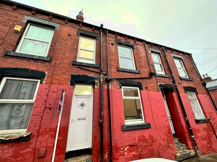 2 Bedroom Terraced House To Rent In Upper Woodview Place, Beeston, Leeds, LS11