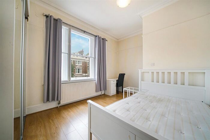 3 Bedroom Flat To Rent In Elsham Road, London, W14
