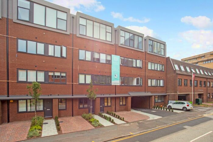 1 Bedroom Flat To Rent In Chertsey Road Woking, GU21