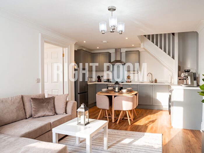 2 Bedroom Flat To Rent In Bed Flat, High Street, Southampton, SO14