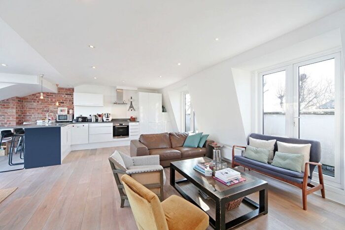 3 Bedroom Flat To Rent In Clarendon Road, London, W11