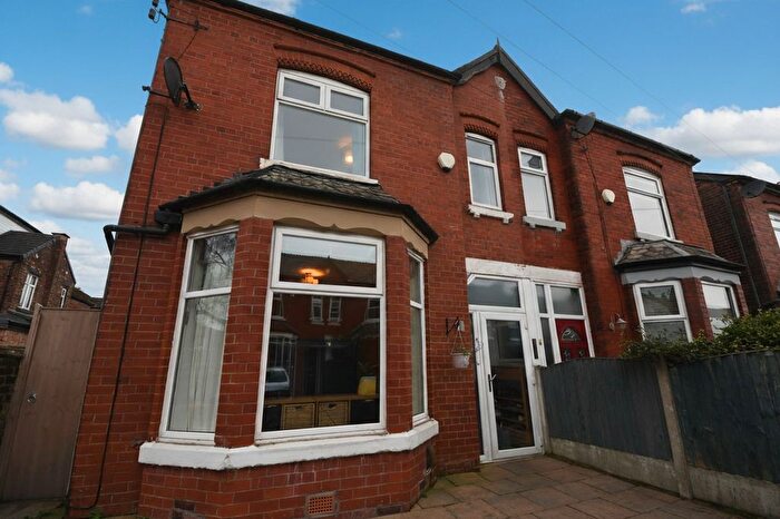 3 Bedroom Semi Detached House For Sale In Alresford Road, Salford, M6
