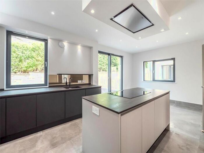 4 Bedroom Flat To Rent In Limpsfield Road, South Croydon, Surrey, CR2