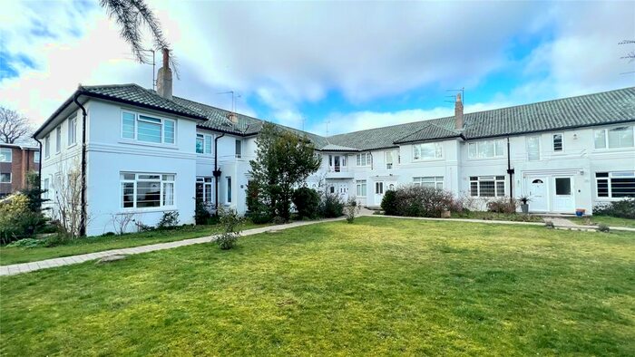 2 Bedroom Maisonette To Rent In Florida Court, Bath Road, Reading, Berkshire, RG1