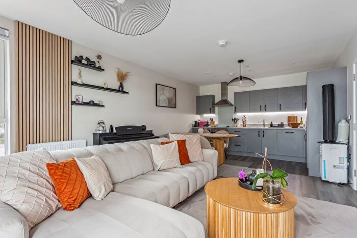 2 Bedroom Flat For Sale In Cranton Avenue, Hayes, UB3