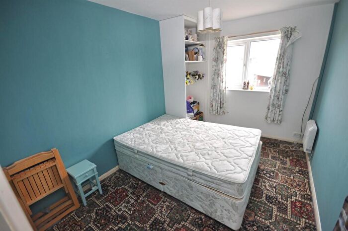 3 Bedroom Semi-Detached House For Sale In Grampian Way, Thorne, DN8