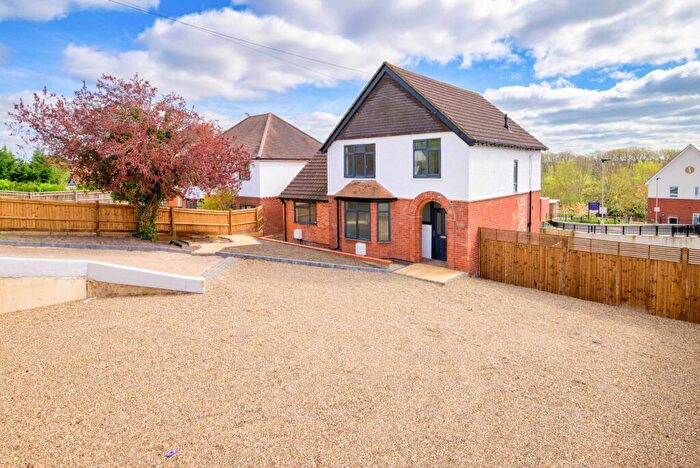 3 Bedroom Semi Detached House For Sale In Henley Road, Caversham, RG4