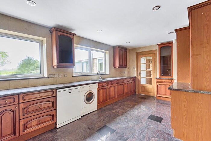 5 Bedroom Detached House To Rent In The Spinneys Bromley, BR1