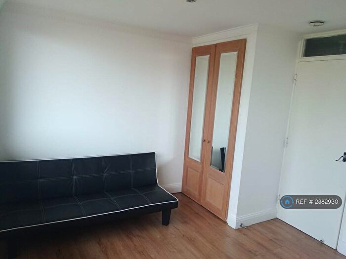 Studio To Rent In Farnham Road, Slough, SL2