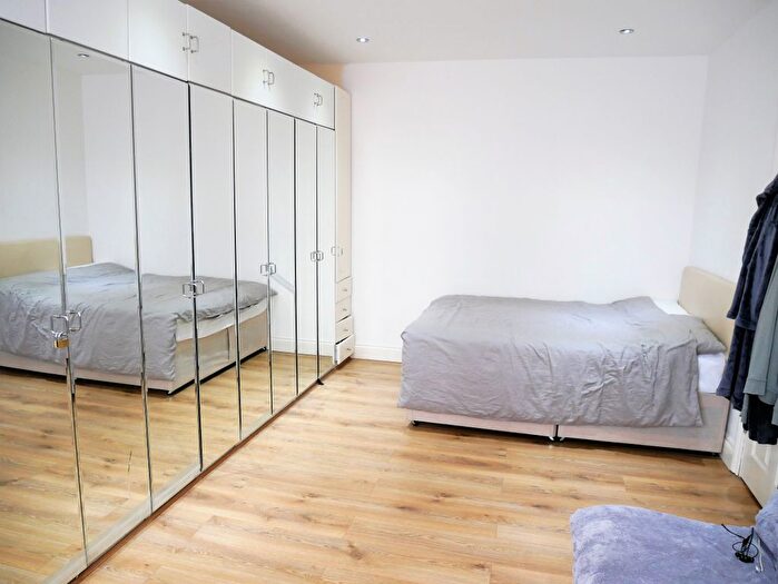 1 Bedroom Flat To Rent In Jersey Road, Isleworth, TW7