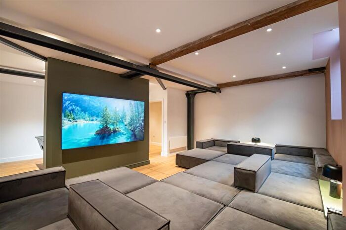 3 Bedroom Apartment For Sale In Umbrella Mill, Ancoats, M4