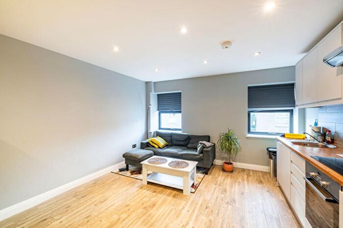 Flat To Rent In Gloucester Road, Emperor House, CR0