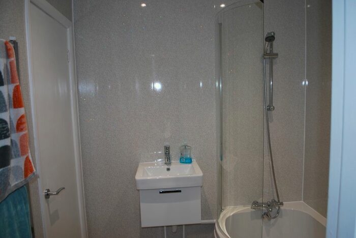 2 Bedroom Flat To Rent In Douglas Avenue, Exmouth, EX8