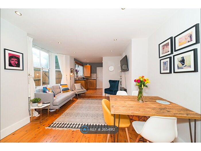 2 Bedroom Flat To Rent In Brixton Hill, London, SW2