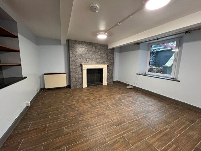 1 Bedroom Flat To Rent In Queen Street, Newton Abbot, TQ12