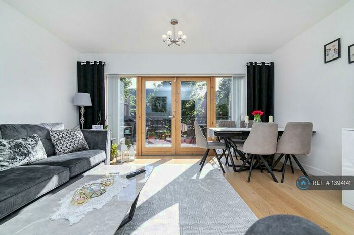 4 Bedroom Terraced House To Rent In Ebony Crescent, Barnet, EN4