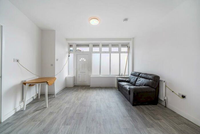 1 Bedroom Flat To Rent In Vincent Road London, SE18