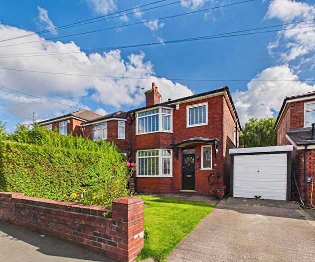 3 Bedroom Semi-Detached House For Sale In Normanby Road, Worsley, Manchester, M28