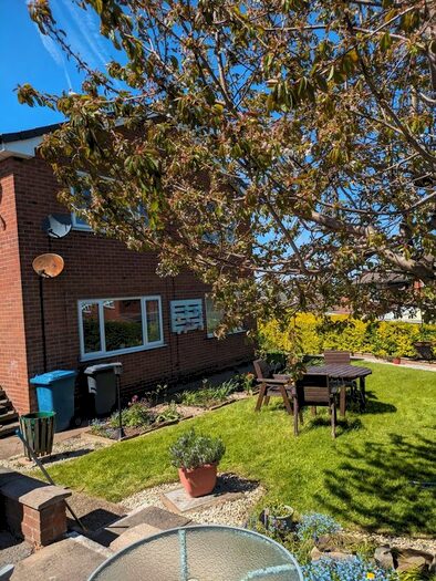 2 Bedroom Flat To Rent In Stanhome Court, West Bridgford, Nottingham, NG2