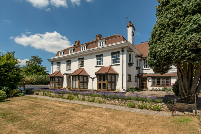 2 Bedroom Apartment To Rent In The Lodge, Thames Ditton, Surrey, KT7