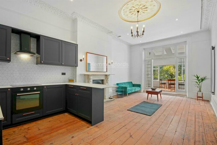 2 Bedroom Apartment To Rent In Lordship Park, Stoke Newington, N16