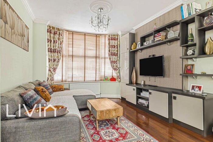2 Bedroom Semi-Detached House For Sale In Sylverdale Road, Croydon, Surrey, CR0