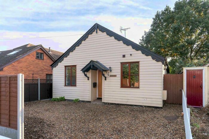 3 Bedroom Bungalow To Rent In Frambury Lane, Newport, Saffron Walden, Essex, CB11