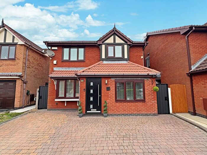 4 Bedroom Detached House For Sale In Dorket Grove, Westhoughton, BL5