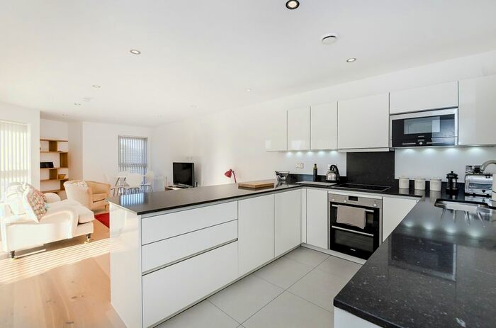 2 Bedroom Flat To Rent In Water Lane, Kingston Upon Thames, KT1