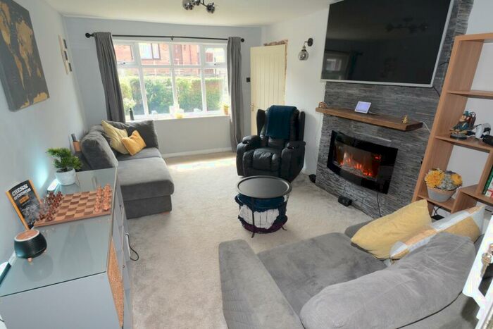 2 Bedroom Semi-Detached House For Sale In Parvet Avenue, Droylsden, M43