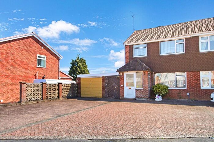3 Bedroom Semi-Detached House For Sale In Gibson Drive, Hillmorton, Rugby, CV21