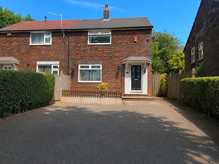 2 Bedroom Semi-Detached House For Sale In Equitable Street, Oldham, OL4