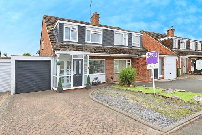 3 Bedroom Semi-Detached House For Sale In Aldermere Road, Kidderminster, DY11