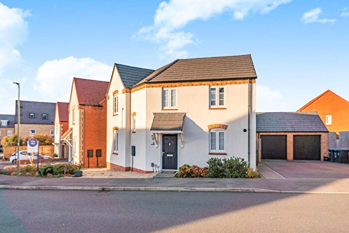 3 Bedroom Detached House For Sale In Kestrel Crescent, Witney, OX28
