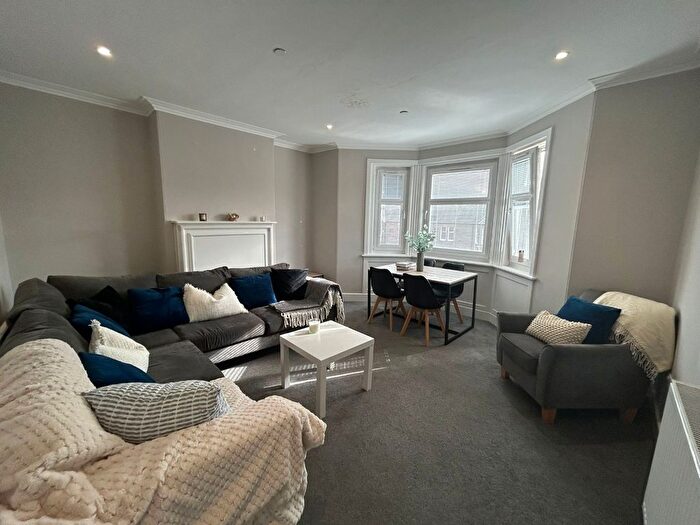 4 Bedroom Flat To Rent In West Savile Terrace, Newington, Edinburgh, EH9
