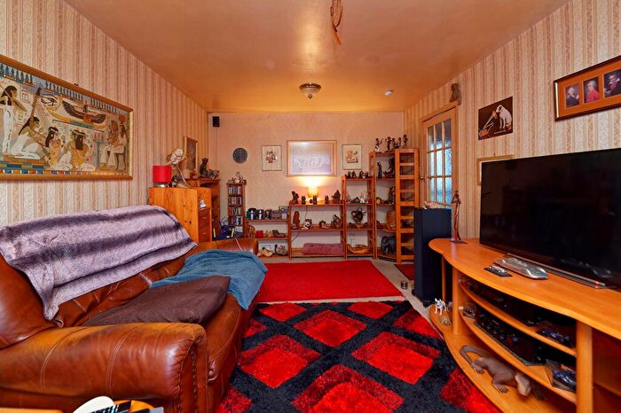 3 Bedroom Terraced House For Sale In Mossbank, Livingston, EH54