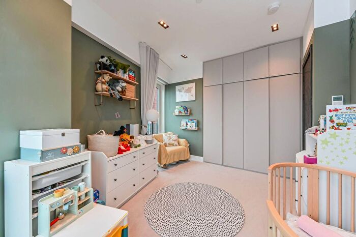 2 Bedroom Flat For Sale In Keybridge Tower, Exchange Gardens, Vauxhall, London, SW8