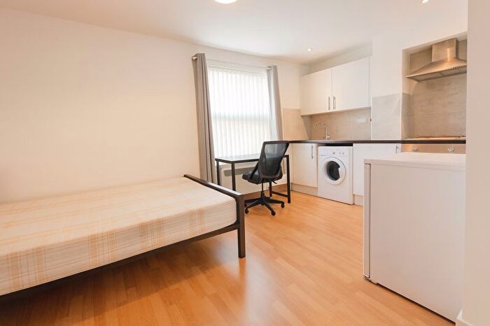Studio To Rent In High Road, Wood Green, N22